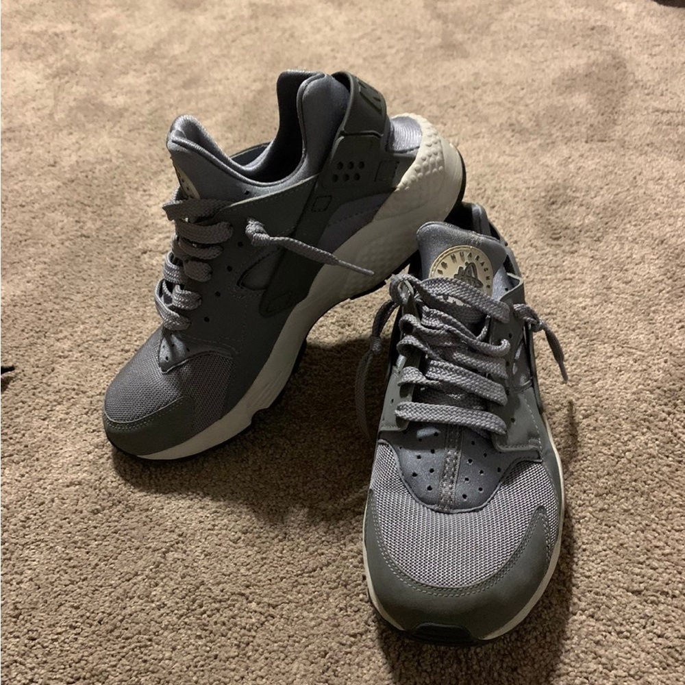 Grey huaraches